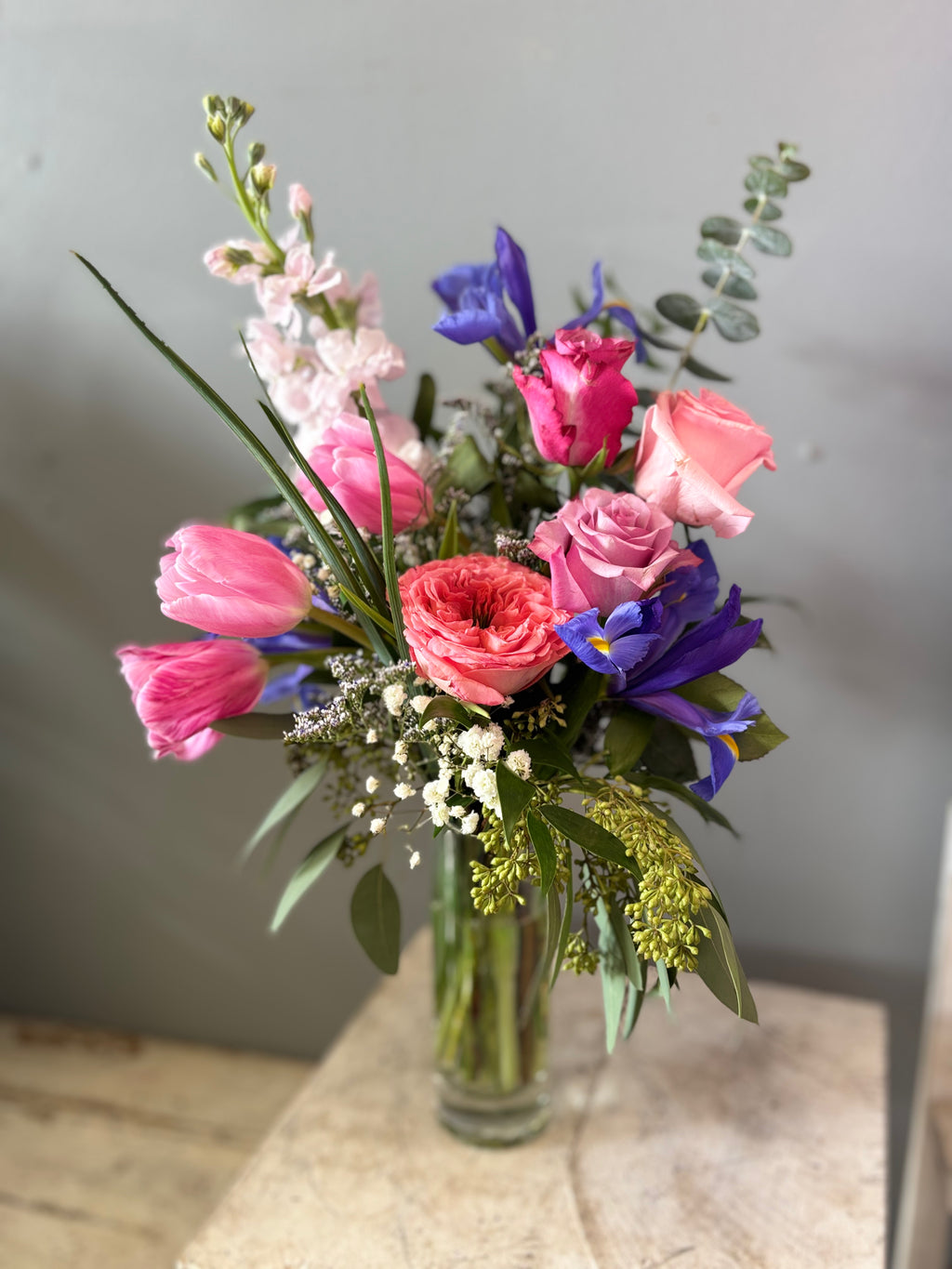 Artistic, minimal, and quietly striking, Eye of the Beholder proves that simplicity can be breathtaking. Designed with a small selection of premium seasonal blooms and fresh greens, this piece is thoughtful and full of intention.
A meaningful gift or a beautiful accent for a desk, bedside, or small table.