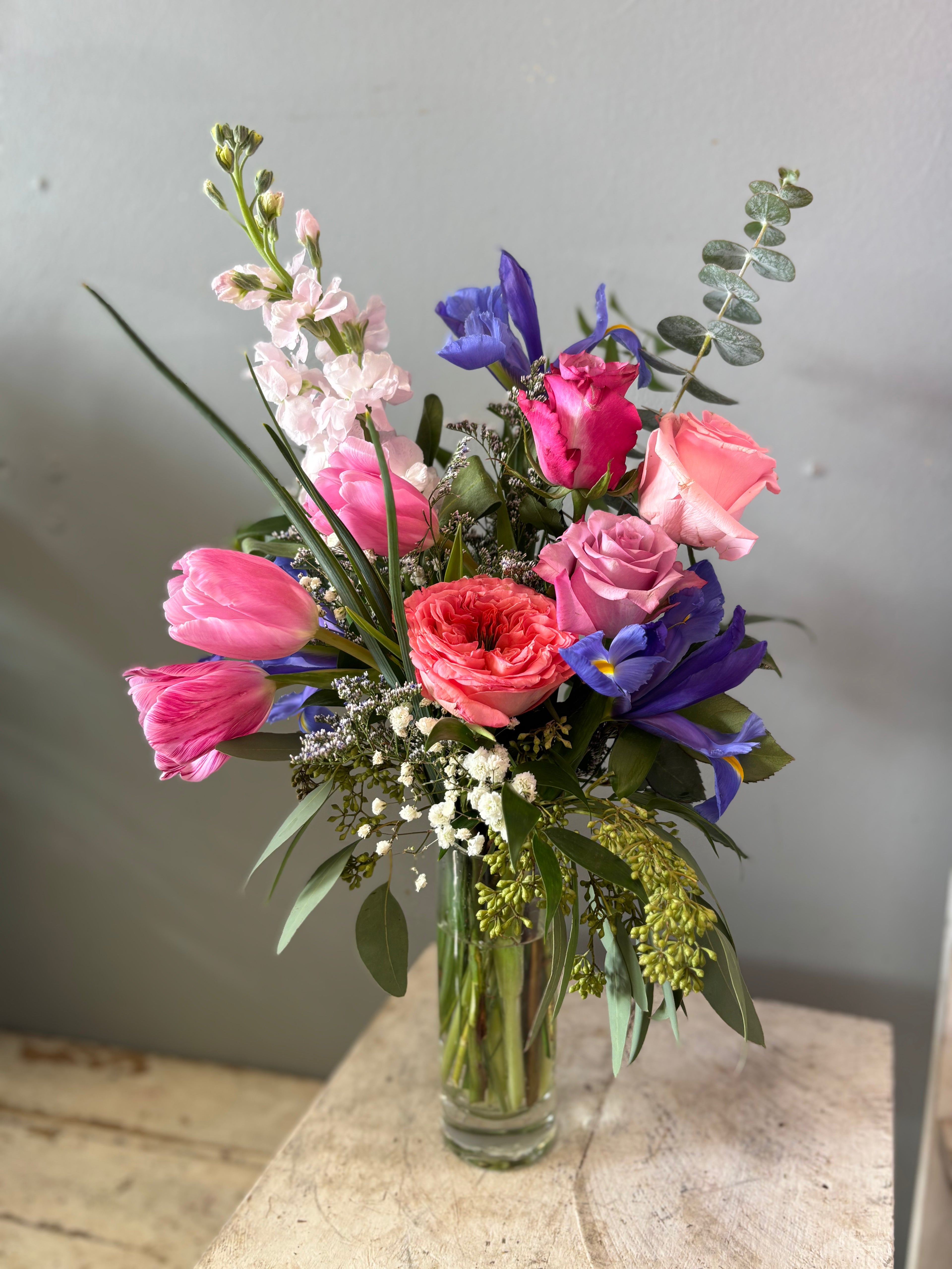 Eye of the Beholder is artistic, minimal, and quietly striking. Designed with a small selection of premium seasonal blooms and fresh greens, this piece is thoughtful and full of intention.
A meaningful gift or a beautiful accent for a desk, bedside, or small table.
